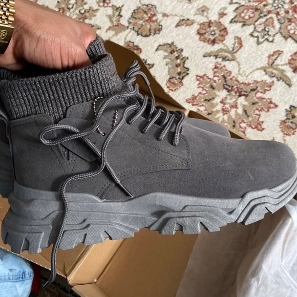 Men’s & women’s sneaker boot